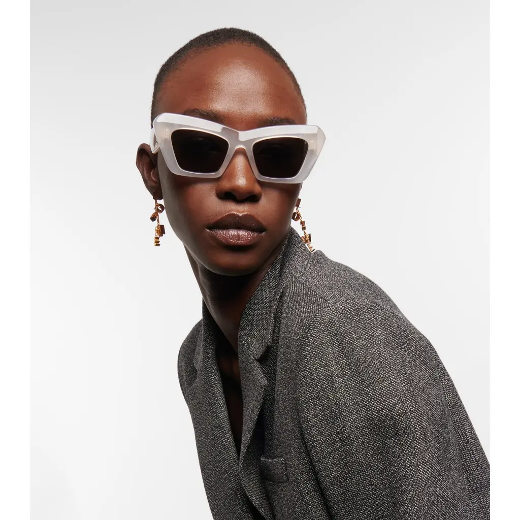 occhiali-loewe-bianco-altro-61781021-3_2.jpg occhiali-loewe-bianco-altro-61781021-3_2.jpg